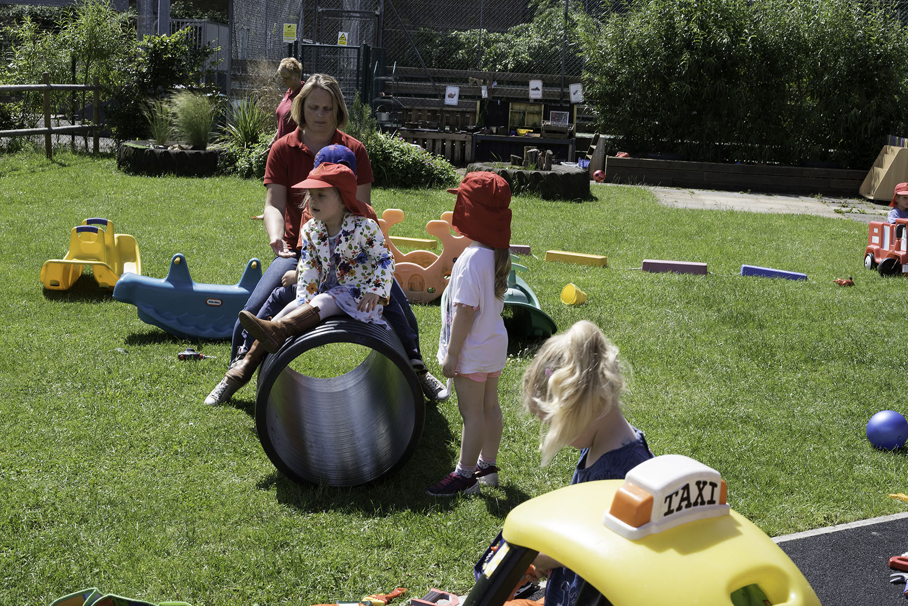 Puddleducks preschool mulbarton balance on tunnel play